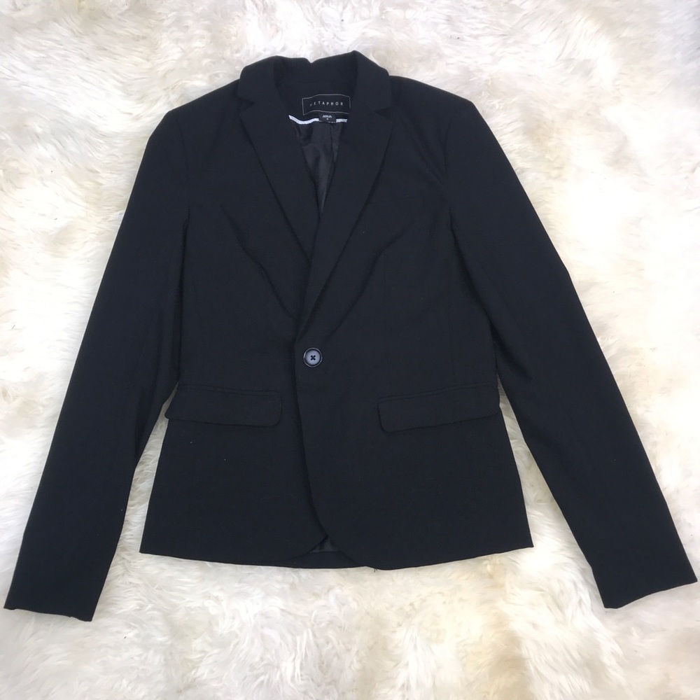 🆕 Classy Black Blazer!