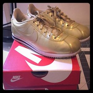 Gold Nike Cortez SE (GS) Sz 4y | 6w