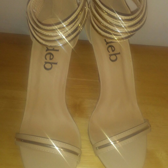 *sold* Deb wedges new w/defects - Picture 5 of 6