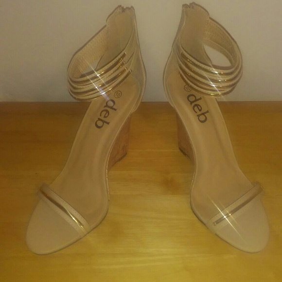 *sold* Deb wedges new w/defects - Picture 4 of 6