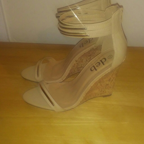 *sold* Deb wedges new w/defects - Picture 3 of 6
