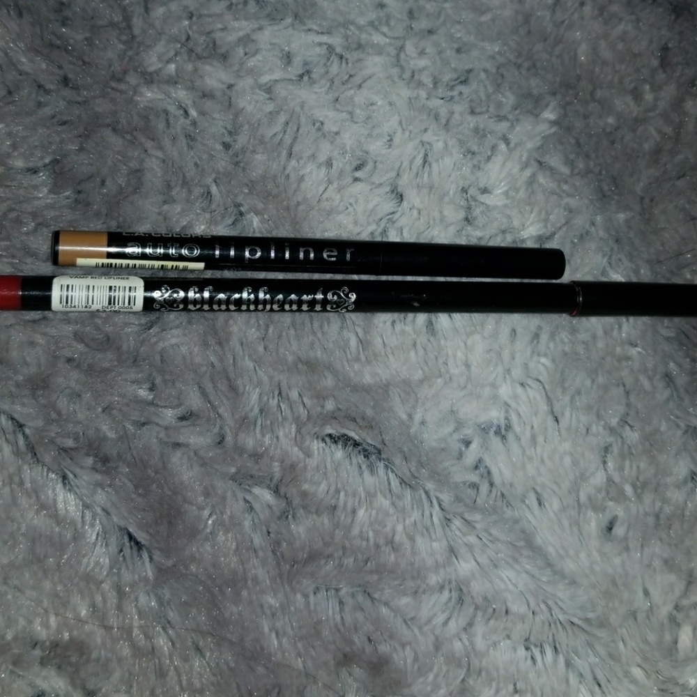 Lot of 2 lip liners
