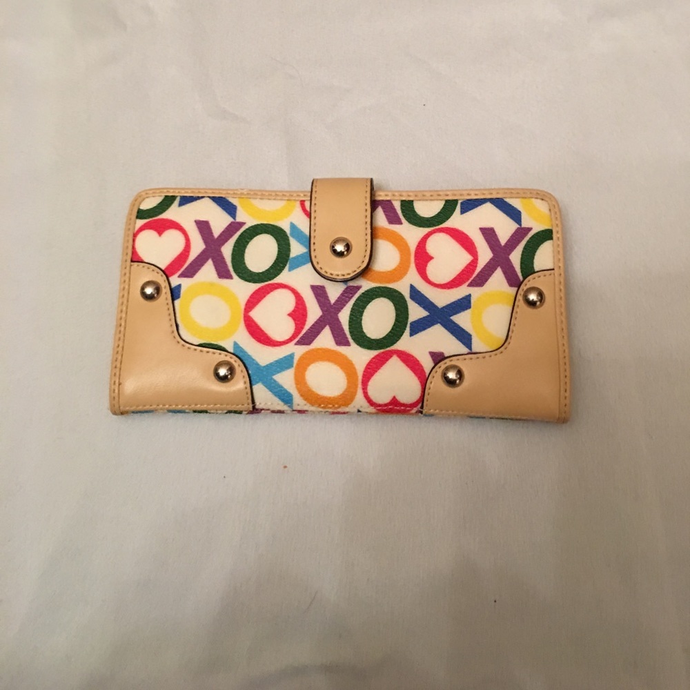 Xoxo wallet.