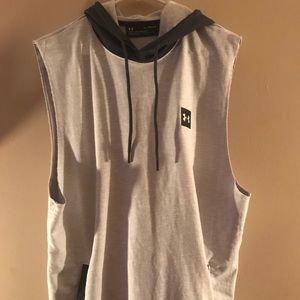 Under Armour Sleeveless Sweatshirt w/ hood