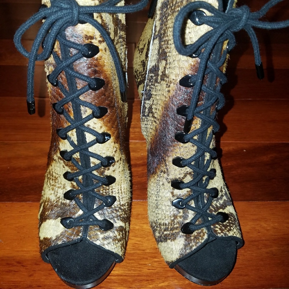 Sam Edelman NWOT Python bootie size 8