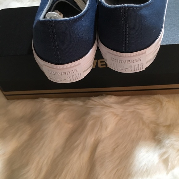 Converse - Picture 3 of 5