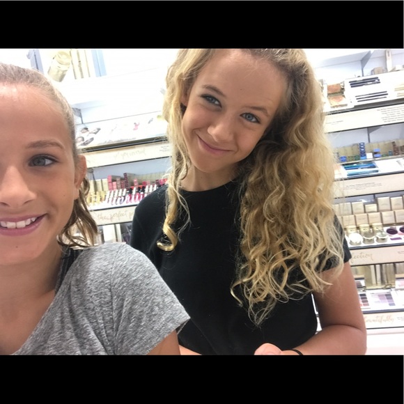 Meet your Posher, Gwyneth - Picture 1 of 1