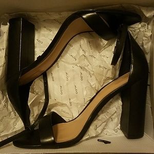 Selling Margaree Black 8.5 heels