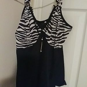 Super sexy top with built in necklace nwot