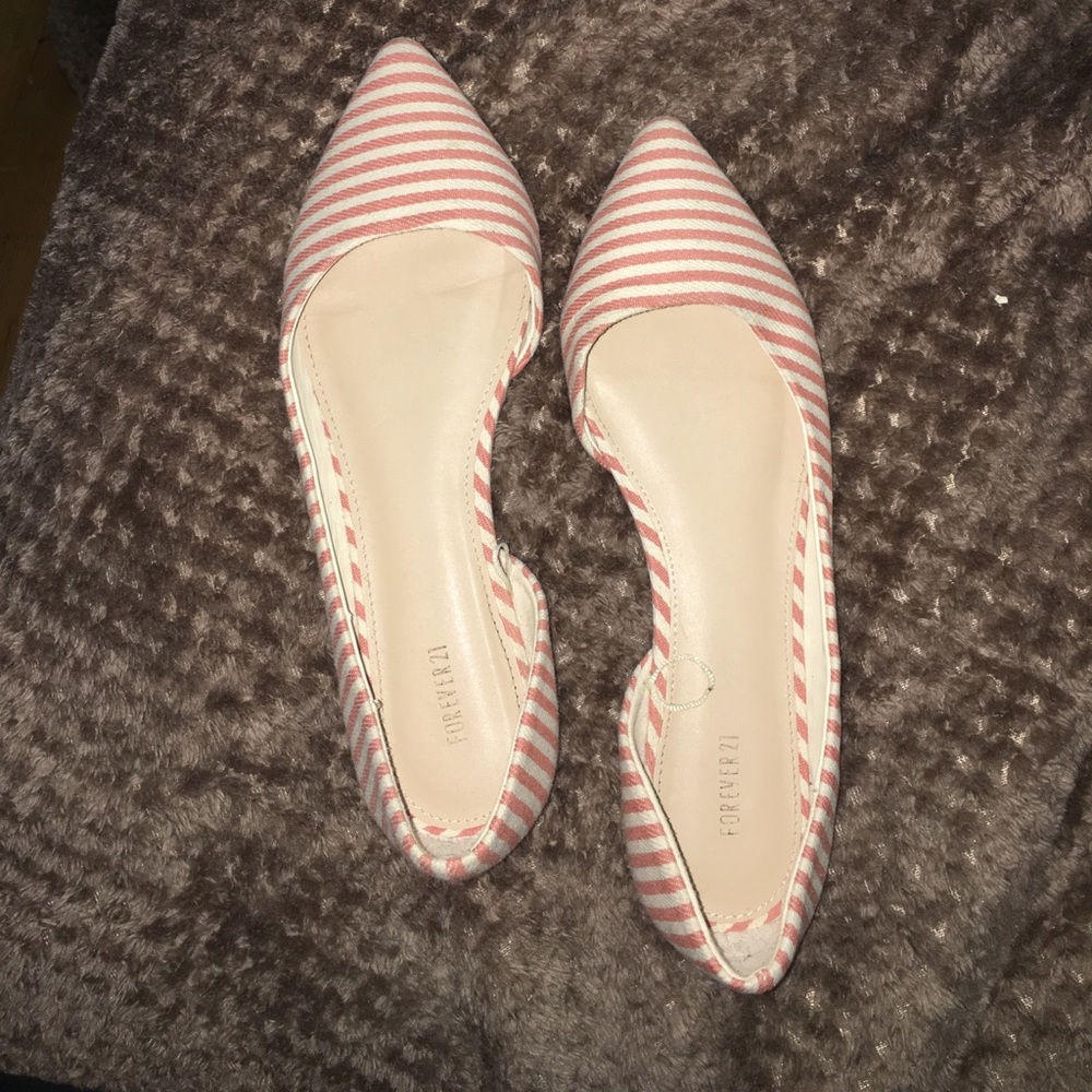 Peach and cream striped flats