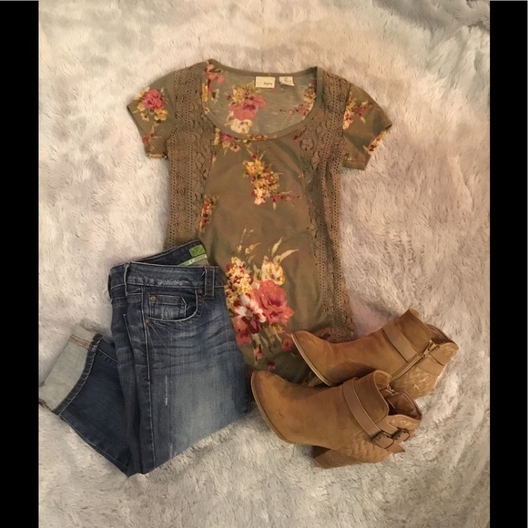 DAYTRIP floral short sleeve t-shirt with lace - Picture 1 of 1