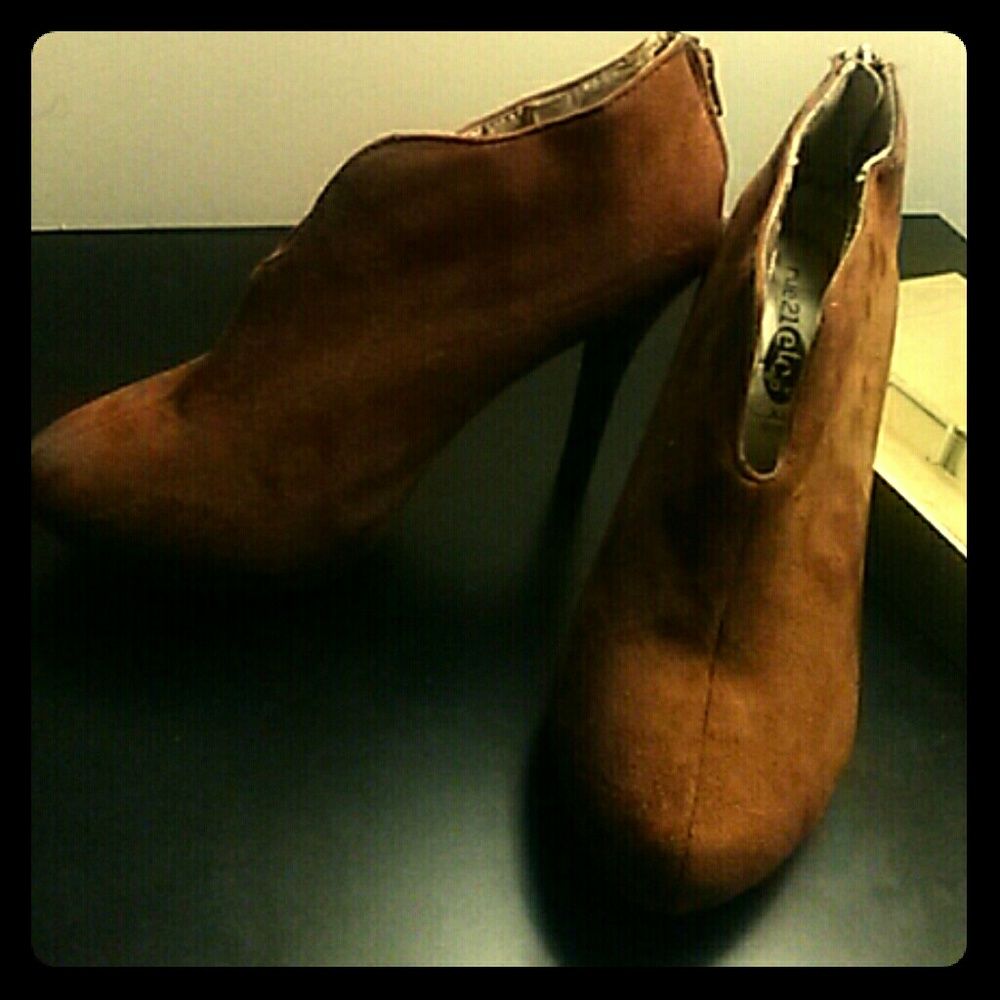 Camel colored high heel booties XL size 9/10