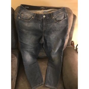 Torrid Bombshell Skinny - sz 22