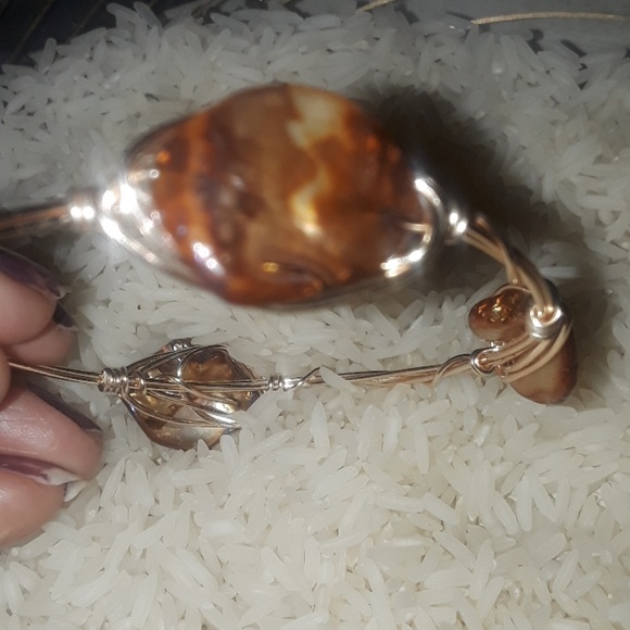 NWT Beautiful seashells Bangle - Picture 2 of 2