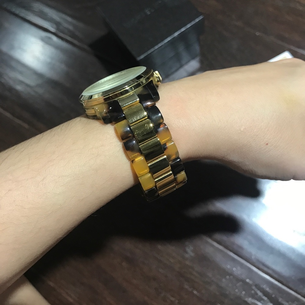 Michael Kors Tortoise Shell Watch - Picture 4 of 6