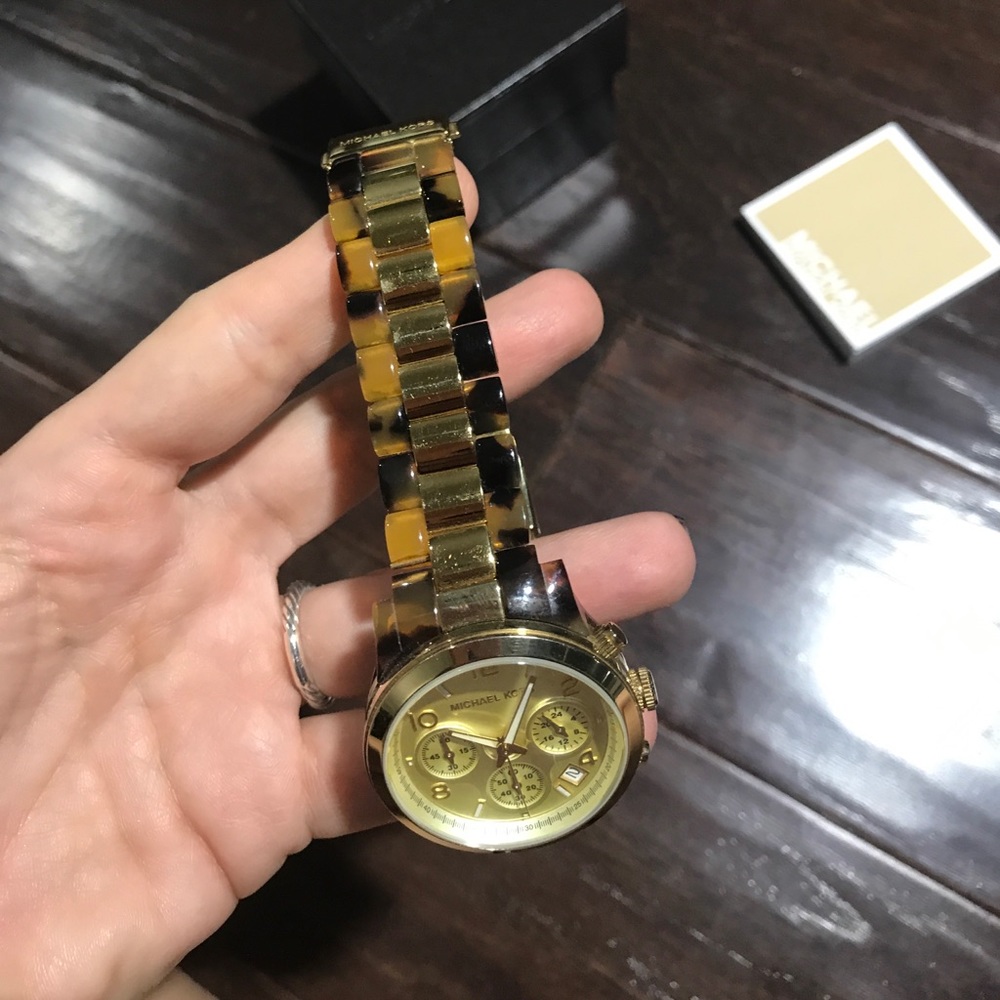 Michael Kors Tortoise Shell Watch - Picture 5 of 6