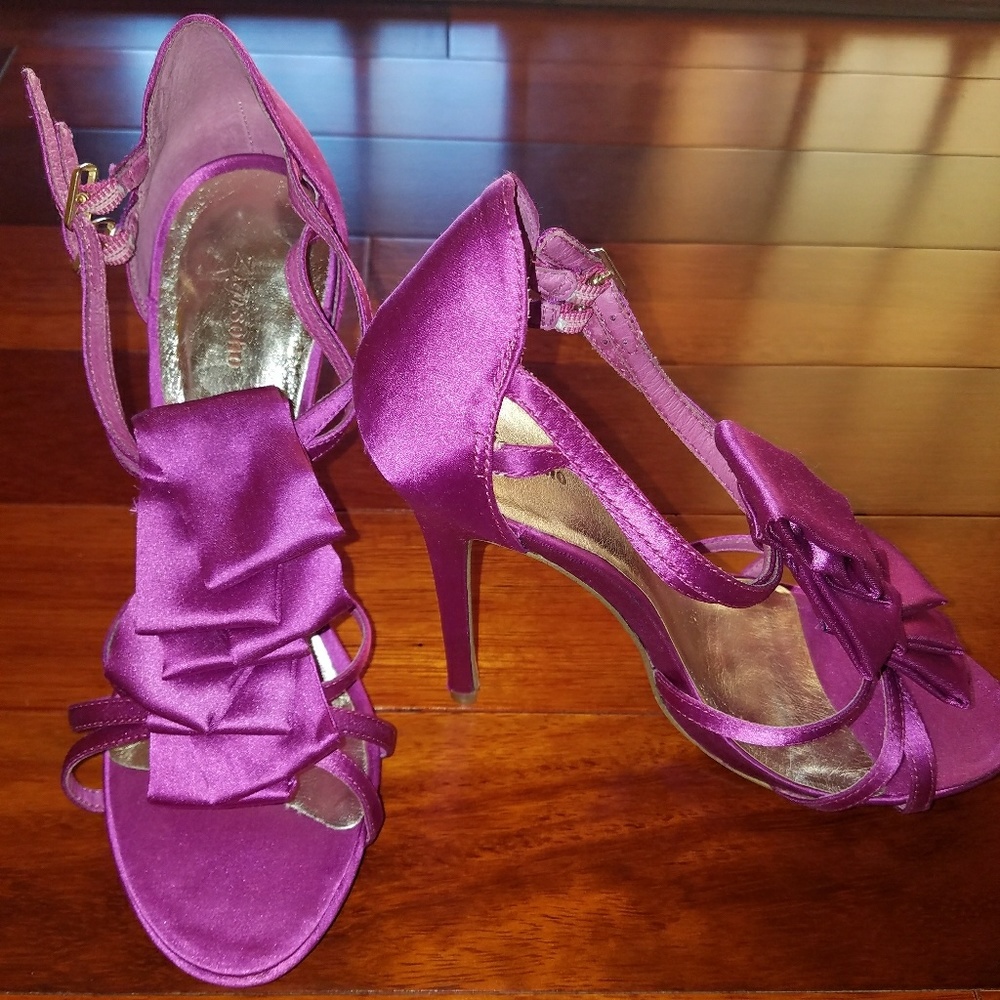 Zigi Soho NIB Fushia colored Satin Ribbon heels