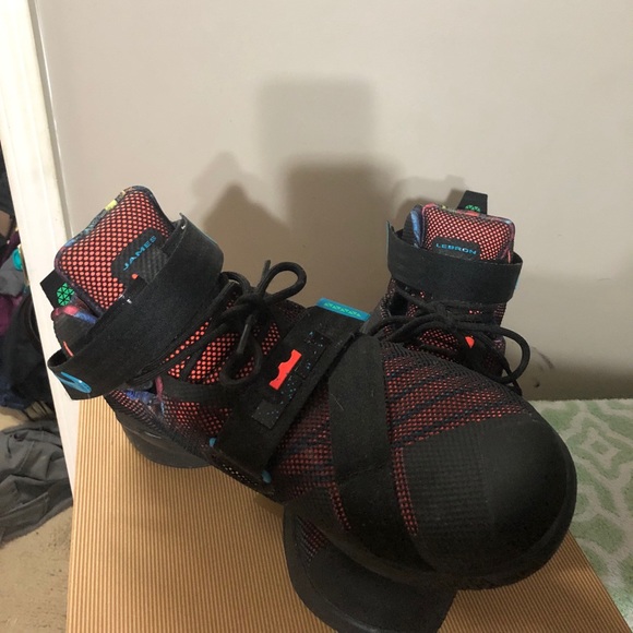 the new lebron james tennis shoes