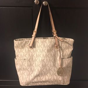 Michael Kors purse. Matching wallet also available