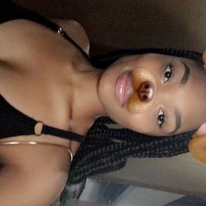 Meet your Posher, Destinie