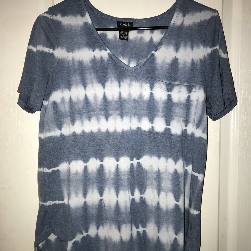 Rue 21 tye dye v neck