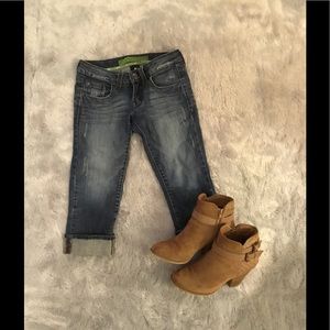 REFUGE stylish distressed capri pants