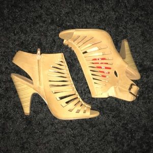 Women’s tan wedged heeled sandals size-9