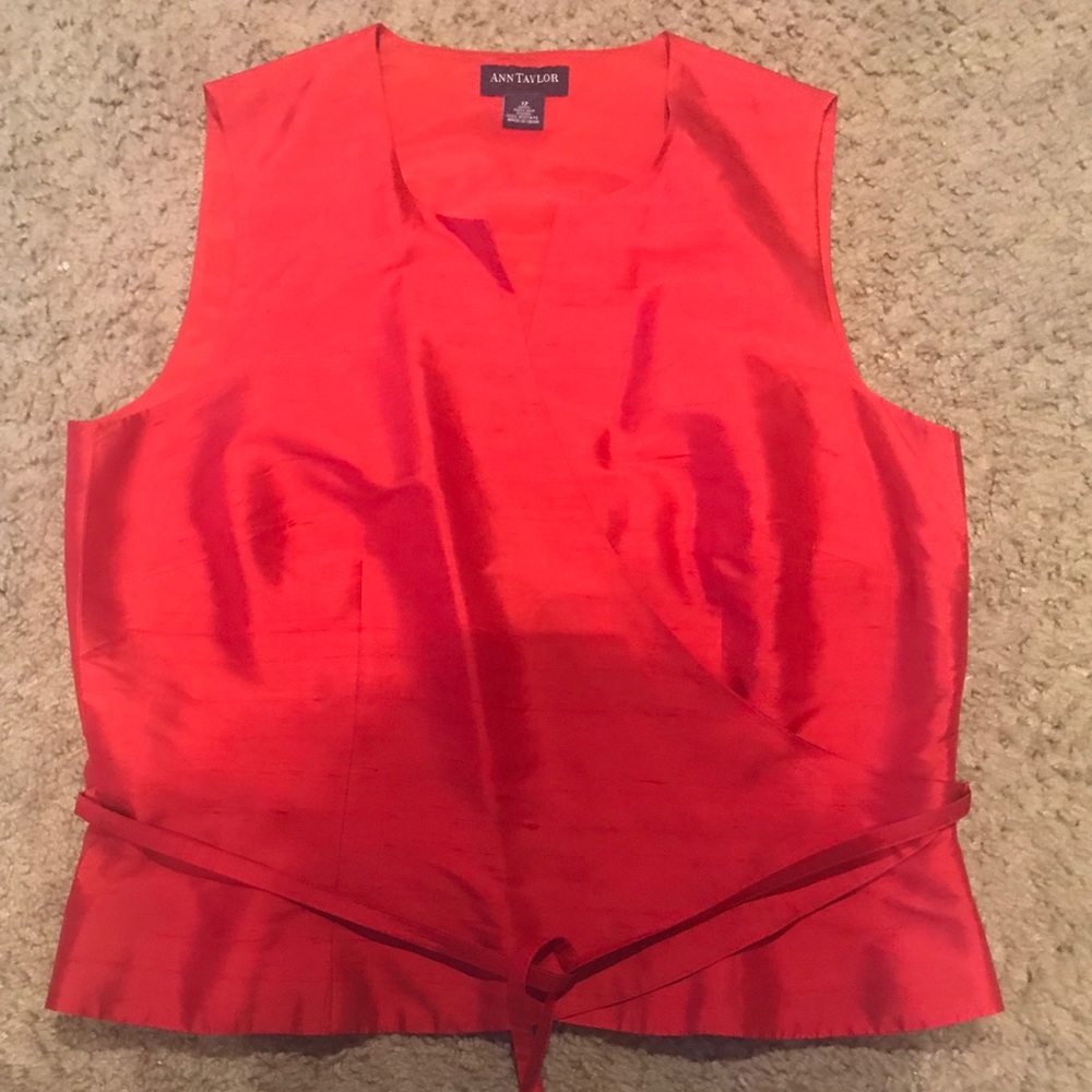 ⚜️Ann Taylor Silk Top⚜️