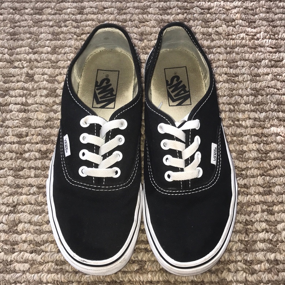 AUTHENTIC BLACK VANS