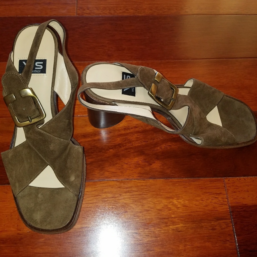 Via Spiga NWOT Suede Olive colored sandal size 7.5