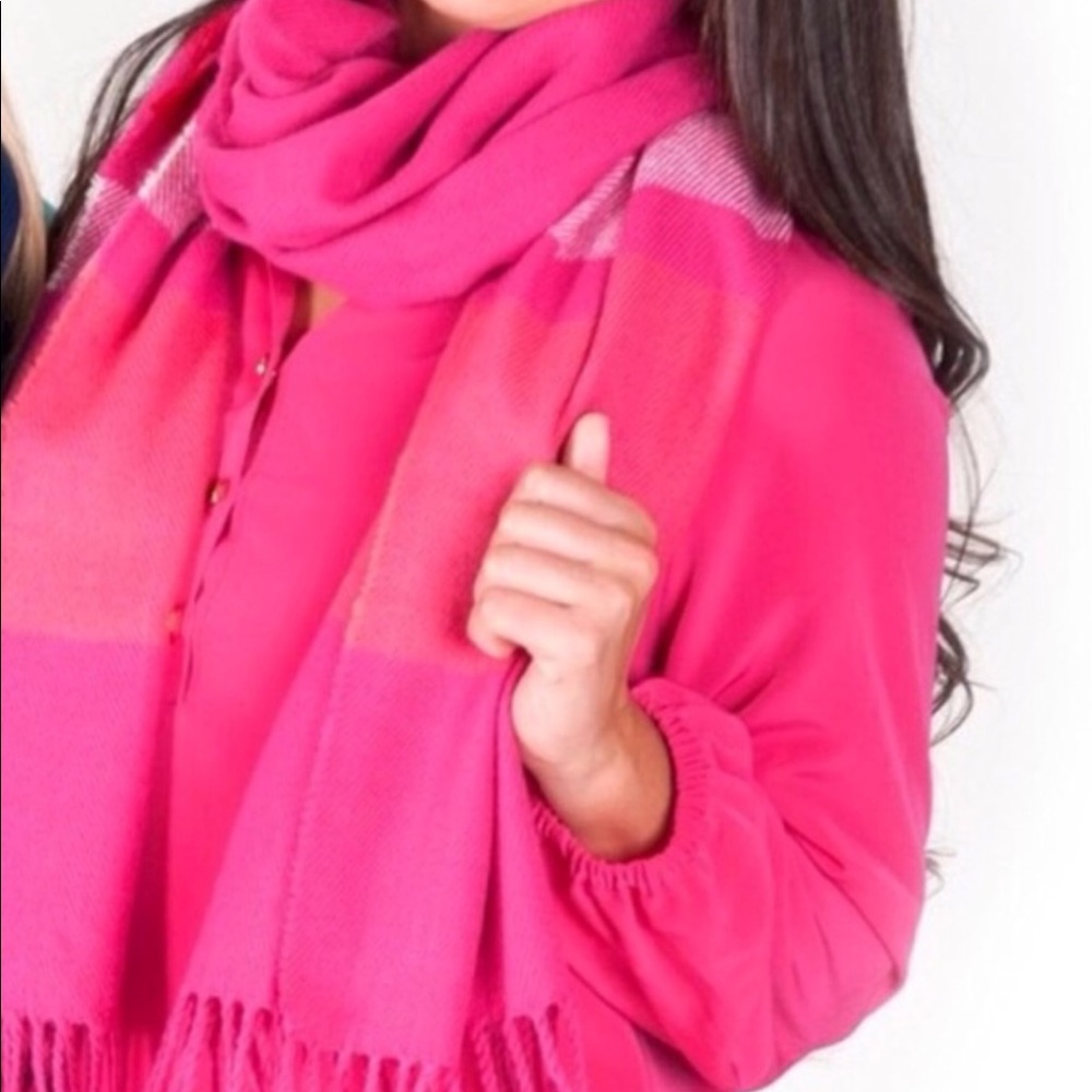 SOLD‼️🎀Pink Scarf🎀