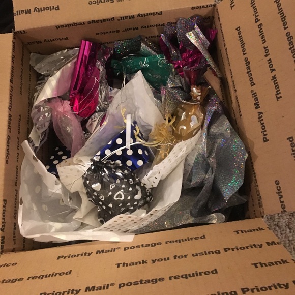 Multiple NEW Gifts 4 customers - Picture 2 of 4