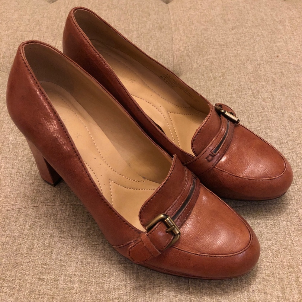 Naturalizer Cognac brown platform pumps