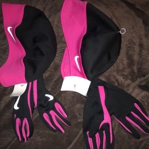 2 Nike women’s ponytail hats and matching gloves