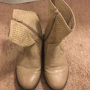 Size 6(/7) Cherokee boots