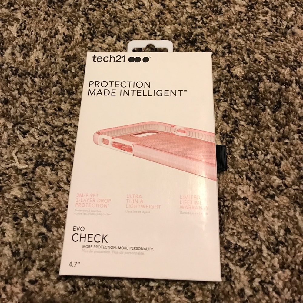 Light pink tech 21 iPhone 7 case