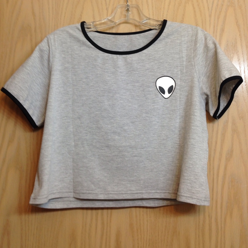 Alien grey crop top tee shirt tshirt aesthetic