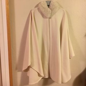 Gorgeous Never-Worn Alpaca Poncho from Peru
