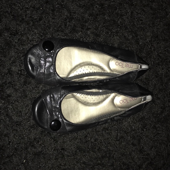Women’s black slip-ons size-9 - Picture 2 of 2