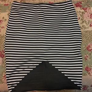 NWOT Black and white striped Pencil skirt