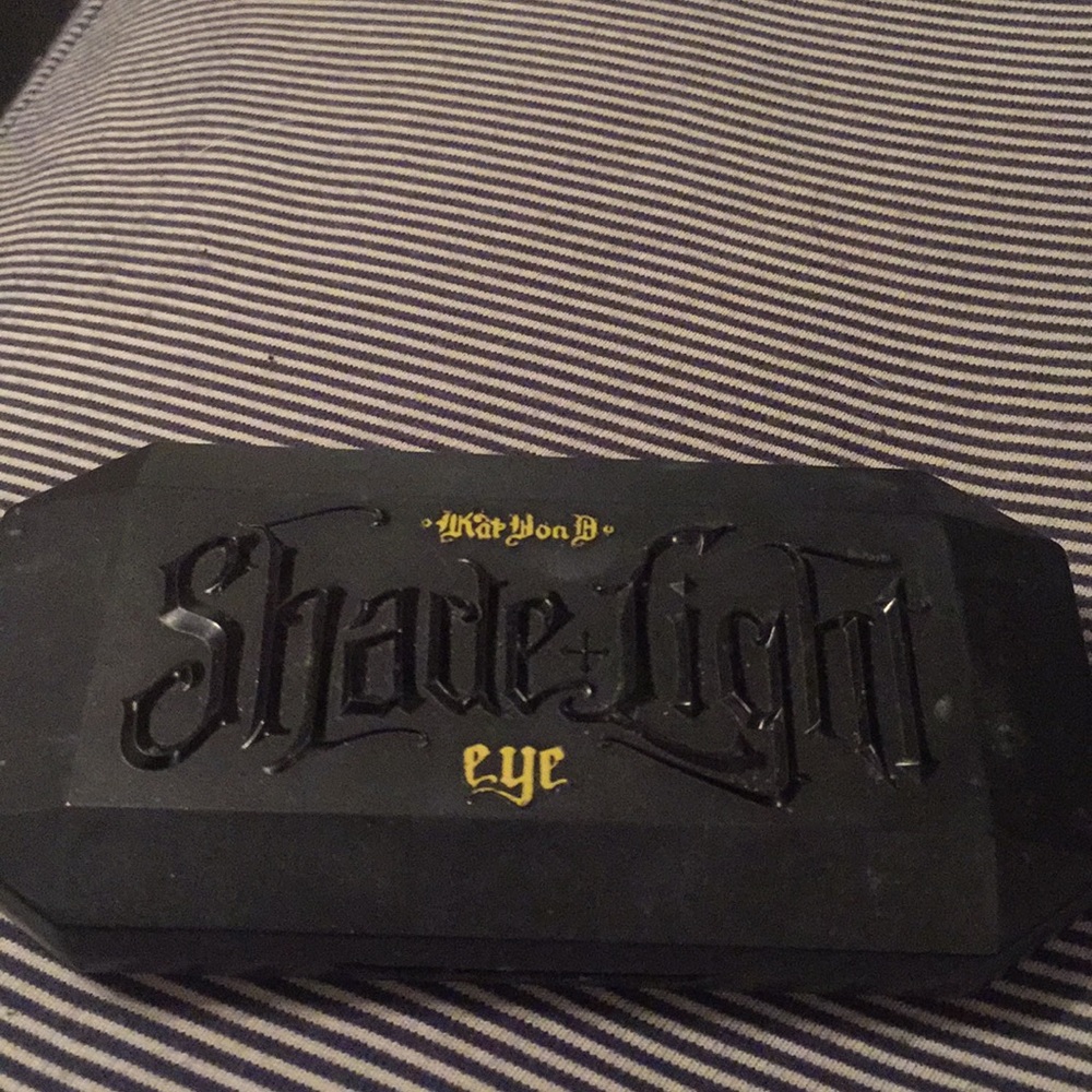 Kat von d eyeshadow quad in plum