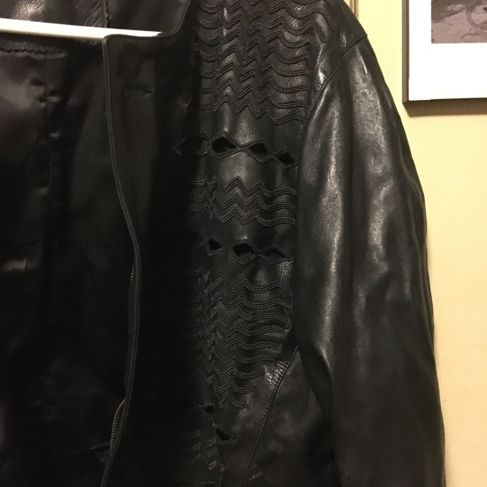 💫HP!🥳🥰💫Vintage Leather Aztec Laser Cut Jacket - Picture 4 of 14