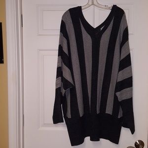 New gray and charcoal sweater sz 32