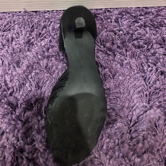 Black heels w/mesh (PRICE DROP) prices negotiable - Picture 4 of 5