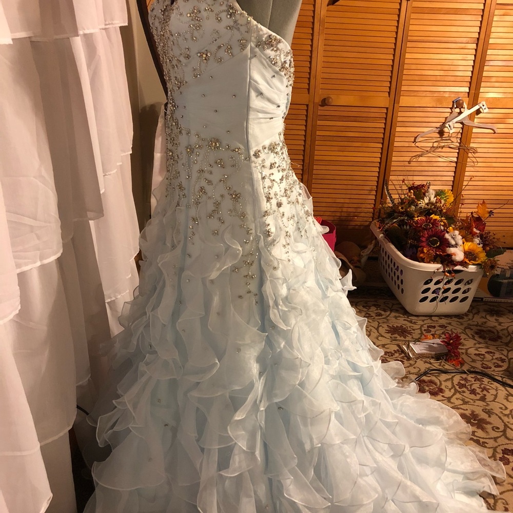 Pageant/prom dress/size 6/by king