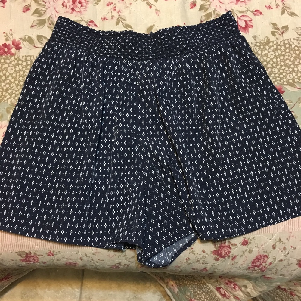 Flowy navy blue w/ white print shorts