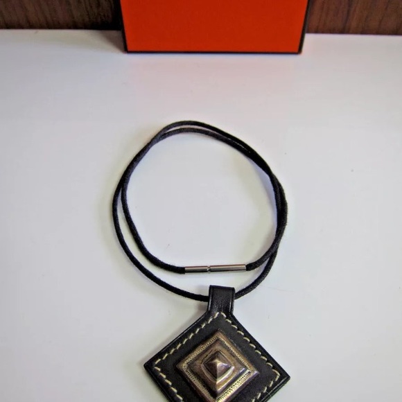 authentic HERMÈS calfskin & sterling TUERAG $750 - Picture 6 of 7