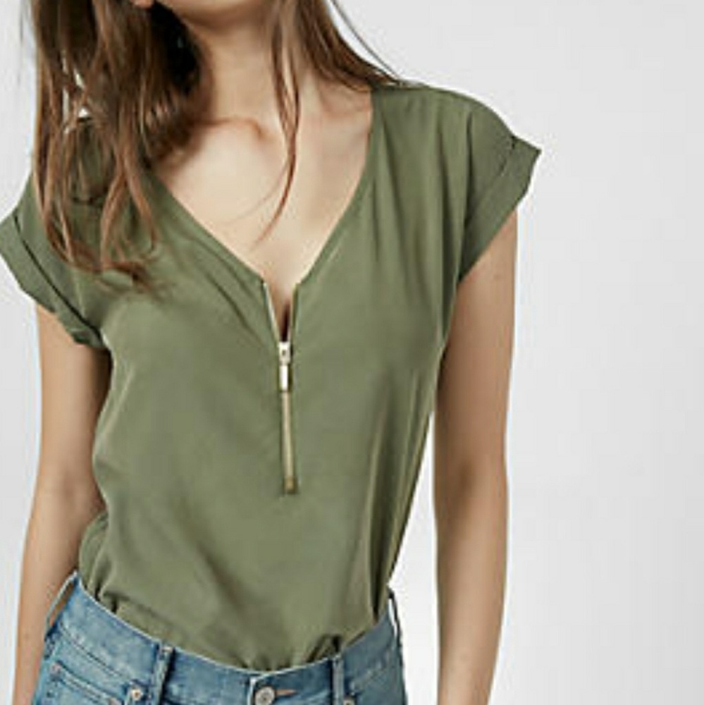 Brand New EXPRESS short sleeve top, so cute on!!