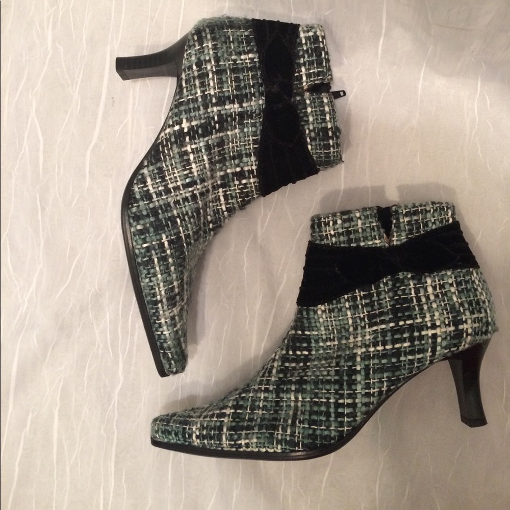 LOWEST PRICE!! Vintage teal velvet tweed booties