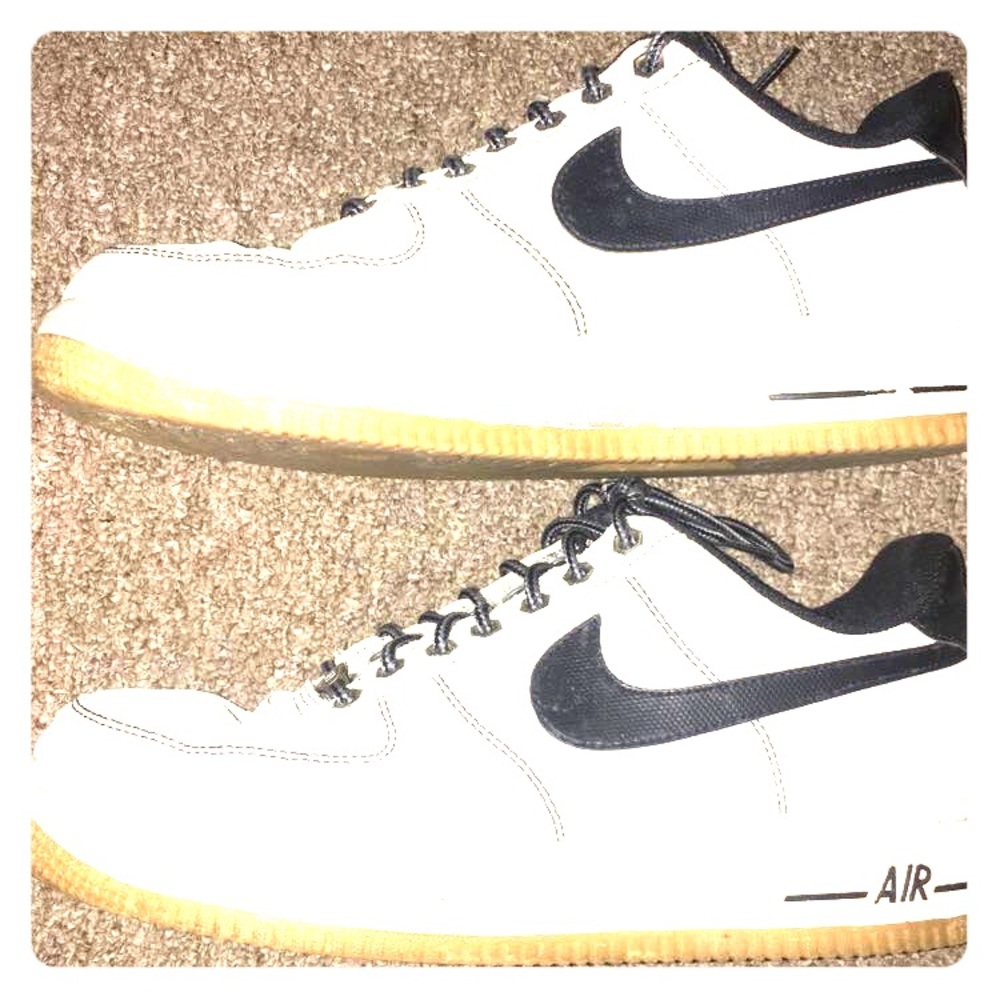 NIKE AIR FORCE ONE LOW TOP